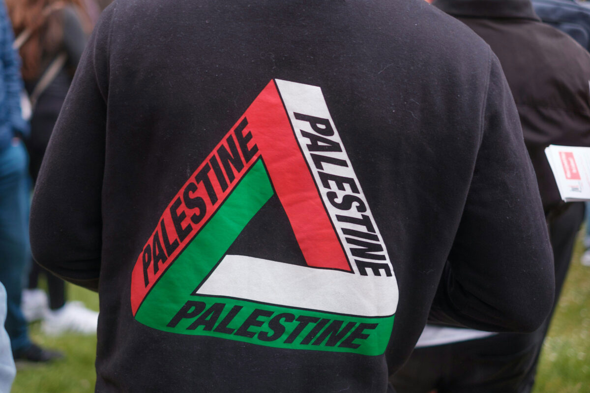 A Palestine protest in London on May 15th 2021 [Ehimetalor Akhere Unuabona / Unsplash]